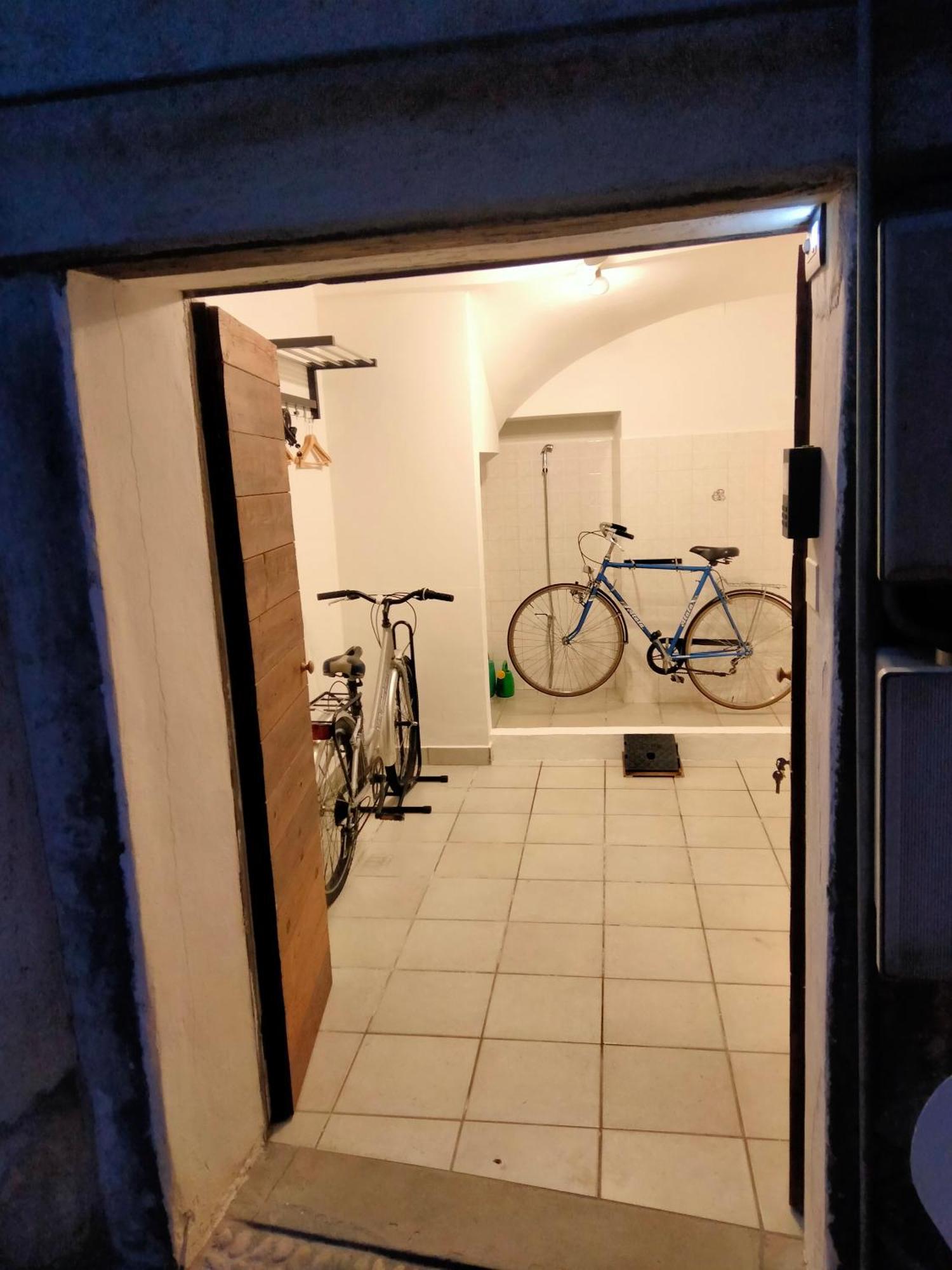 Casa Storta - Cycle Garage Con Biciclette Villa Pisogne Exterior photo